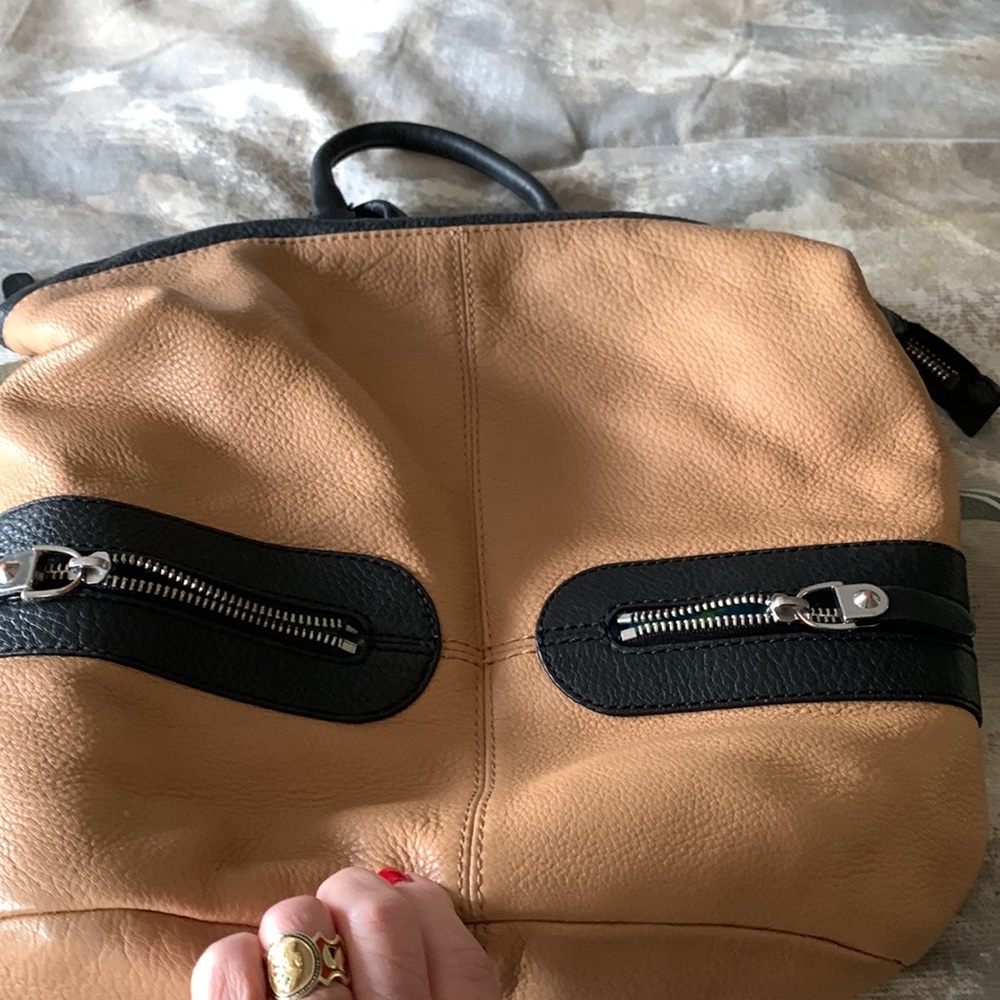 Leather back pack - Picture 4 of 15